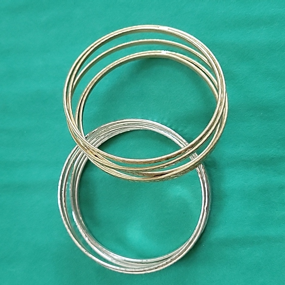 Set of 2 bangle bracelets, silver and gold